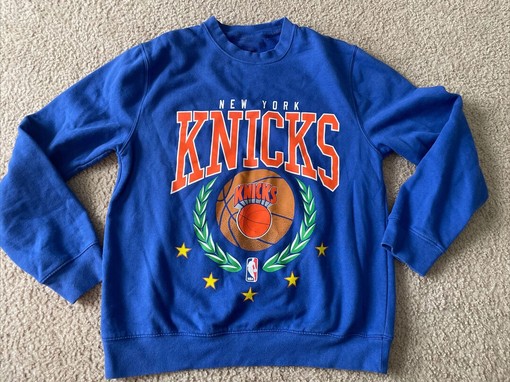 Vintage New York Knicks Logo Sweatshirt - Unisex Basketball Sweater Hoodie for Fans