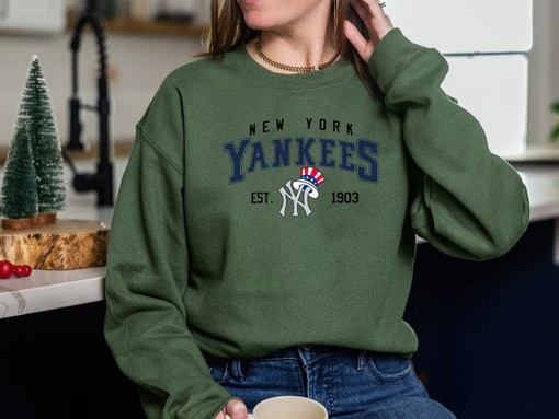 Vintage New York Yankees EST 1903 Sweatshirt - Unisex World Series Baseball Apparel Hoodie for Fans - Image 3