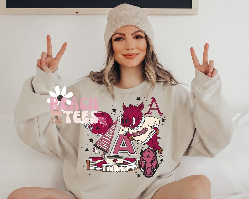 Vintage Oversized Arkansas Razorbacks Sweatshirt - NCAA Shirts for Women, American University Shirt - Image 2