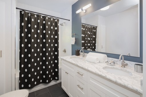 Vintage Rockabilly Black and White Dots Shower Curtain for Retro Bathroom Decor - Image 2