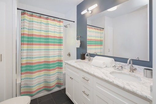 Vintage Shower Curtain for Bold Bathroom Style in 70s Vibe - Image 2