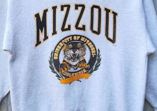 Vintage Style 1980 University of Missouri Columbia Sweatshirt, Classic Sweater for MU Tigers Fans - Image 2