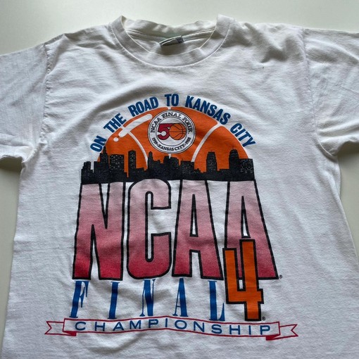 Vintage Style 80S NCAA Basketball T-Shirt - Single Stitched Medium Sweatshirt Hoodie Gifts for NCAA Fans
