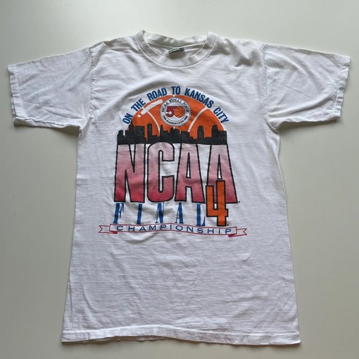 Vintage Style 80S NCAA Basketball T-Shirt - Single Stitched Medium Sweatshirt Hoodie Gifts for NCAA Fans - Image 2