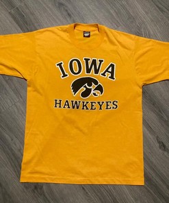 Vintage Style 90S Iowa Hawkeyes Single Stitch Made in USA Sweatshirt Hoodie Football Game Day T-Shirt Lover