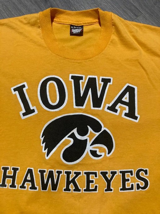 Vintage Style 90S Iowa Hawkeyes Single Stitch Made in USA Sweatshirt Hoodie Football Game Day T-Shirt Lover - Image 2