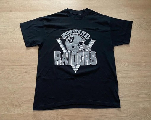 Vintage Style 90s Los Angeles Raiders NFL Sweatshirt T-Shirt Ideal Gift for NFL Fans, with NCAA shirts for men and women