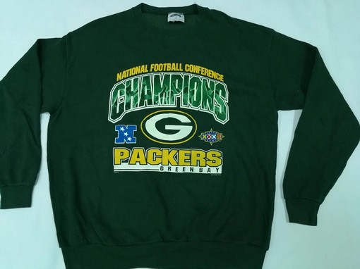 Vintage Style 90s NFL 1997 Green Bay Packers Sweatshirt T-Shirt Ideal Gift for NFL Fans, with retro NCAA shirts