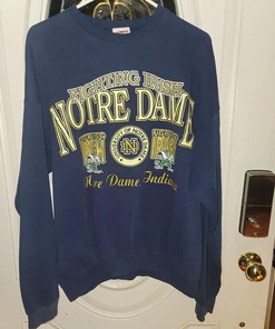 Vintage Style 90s Notre Dame Fighting Irish T-Shirt Sweatshirt American Football Sweatshirt Sports Gifts
