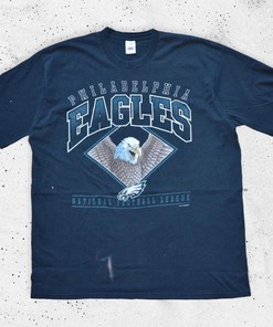 Vintage Style 96 Philadelphia Eagles Sweatshirt T-Shirt Ideal Gift for NFL Fans, featuring retro NCAA shirts