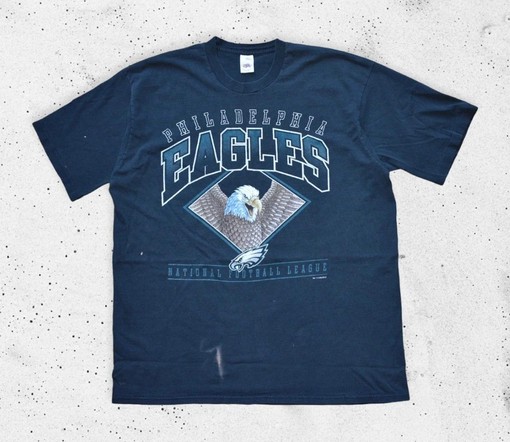 Vintage Style 96 Philadelphia Eagles Sweatshirt T-Shirt Ideal Gift for NFL Fans, featuring retro NCAA shirts