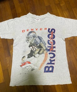 Vintage Style 97 Terrell Davis Denver Broncos NFL Sweatshirt T-Shirt Ideal Gift for NFL Fans, incorporating sport shirts
