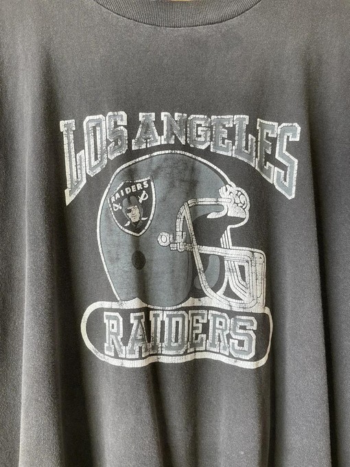 Vintage Style Faded Los Angeles Raiders Single Stitch Sweatshirt T-Shirt Ideal Gift for NFL Fans - Image 2