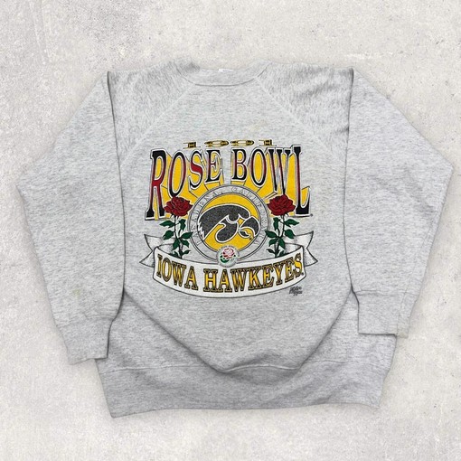 Vintage Style Iowa Hawkeyes NCAA T-Shirt Sweatshirt Hoodie for Football Fans