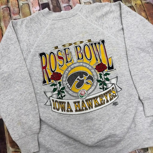 Vintage Style Iowa Hawkeyes NCAA T-Shirt Sweatshirt Hoodie for Football Fans - Image 2