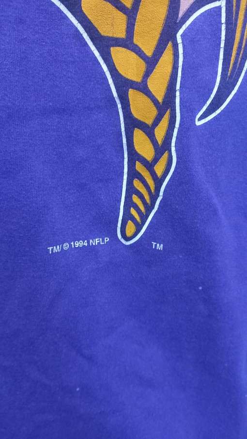 Vintage Style Minnesota Vikings 1994 Big Logo NFL Sweatshirt T-shirt - Ideal Gift for NFL Fans - Image 3