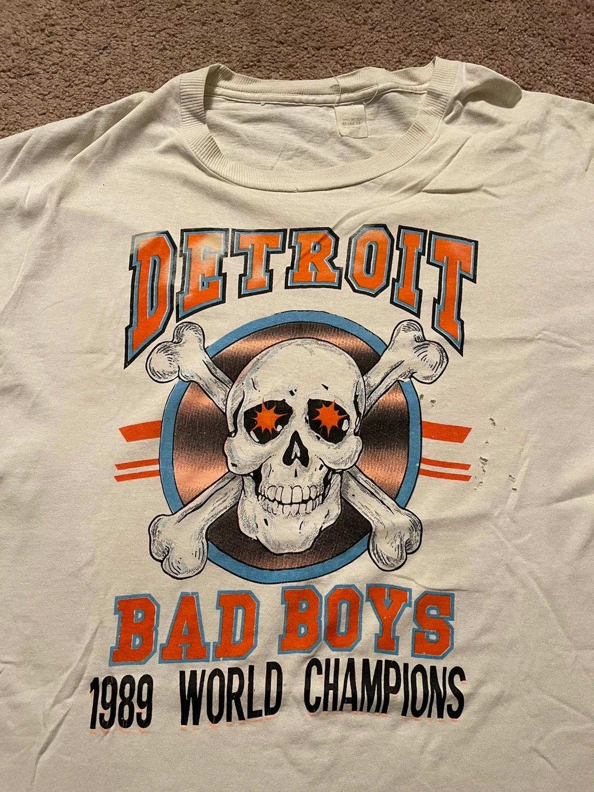 Vintage Style NBA Detroit Pistons Bad Boys Sweatshirt Crewneck Sweatshirt for Fans - Image 2