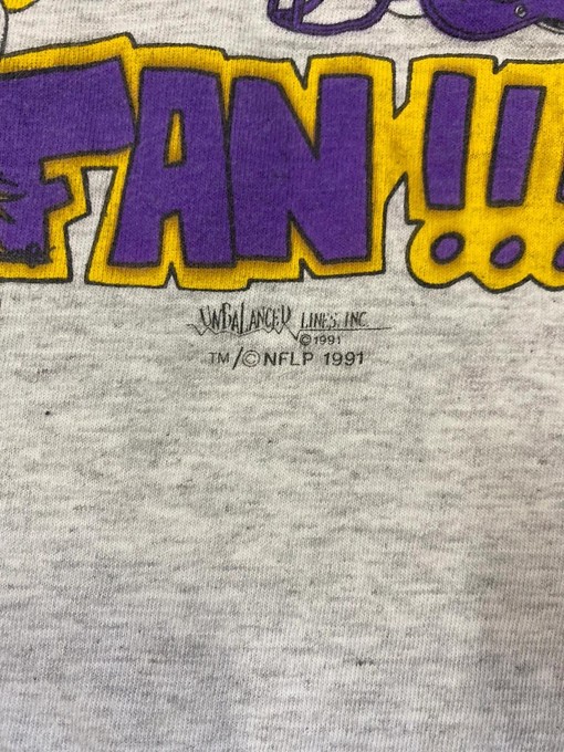 Vintage Style NCAA Vikings Sweatshirt T-shirt - Ideal Gift for NFL Fans - Image 3