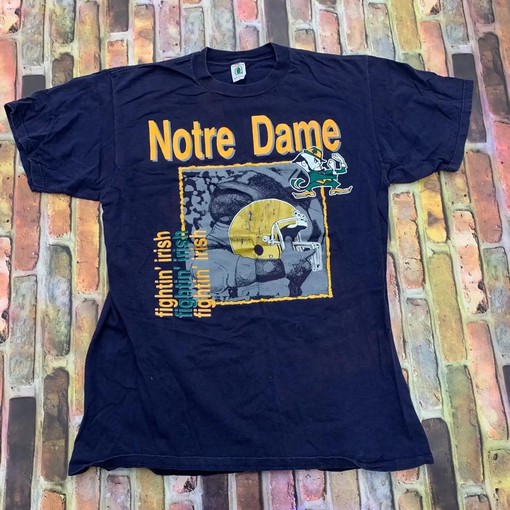 Vintage Style Notre Dame Fighting Irishs T-Shirt Sweatshirt Hoodie Crewneck Pullover American Football Gifts Lover