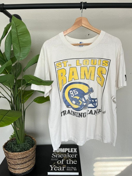 Vintage Style St. Louis Rams 90s NFL Sweatshirt T-shirt for Football Lovers