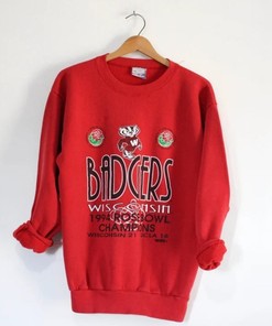 Vintage Style University Of Wisconsin Badgers Rose Bowl Sweatshirt & Shirt in a 90s Style