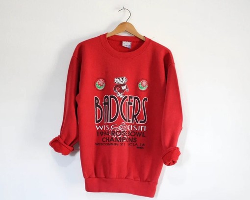 Vintage Style University Of Wisconsin Badgers Rose Bowl Sweatshirt & Shirt in a 90s Style