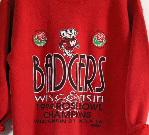Vintage Style University Of Wisconsin Badgers Rose Bowl Sweatshirt & Shirt in a 90s Style - Image 2