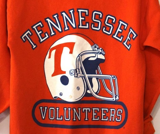 Vintage Style University of Tennessee UT Volunteers Sweatshirt, Comfortable 90S Shirt for Vols Fans - Image 2