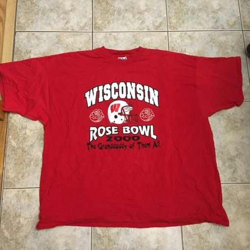 Vintage Style Wisconsin Badgers Sweatshirt, Ideal NCAA Fan Gift for College Students and Football Fans