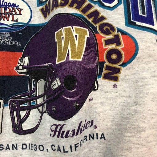 Vintage Washington Huskies Kansas State Holiday Bowl Sweatshirt, NCAA College Shirt - Image 3