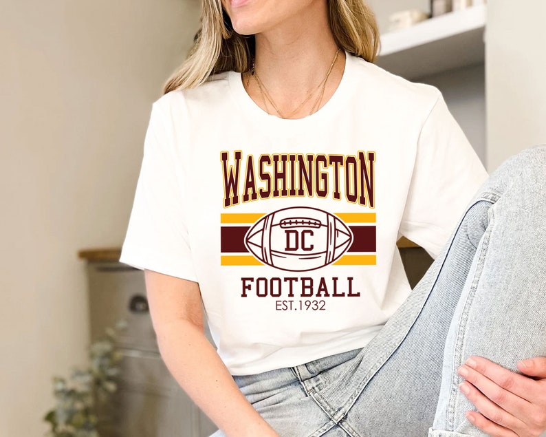 Vintage Washington NFL Sweatshirt for Fans of the Team - Image 3