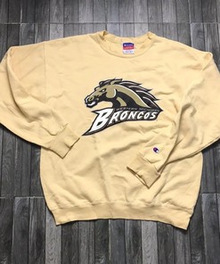 Vintage Western Michigan Bronchos T-Shirt Sweatshirt for American Football and NCAA Sports Lovers
