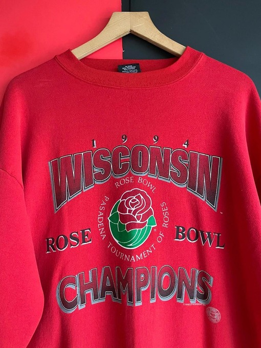 Vintage Wisconsin Rose Bowl Crewneck Tee Hoodie Sweatshirt - NCAA Fan Apparel