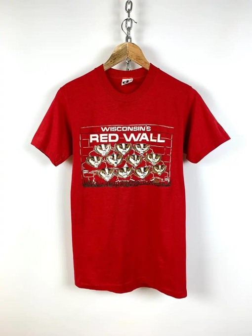 Wisconsin Badgers 90S Vintage Style Red Wall T-Shirt Sweatshirt for Sports Fans
