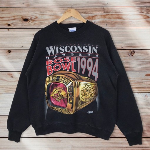 Wisconsin Badgers Mascot Crewneck Sweatshirt in a Vintage Style 90S, Perfect for Fans