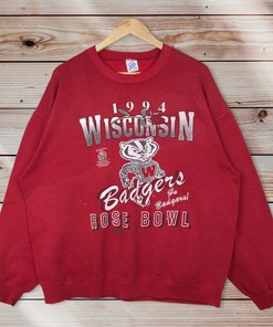 Wisconsin Badgers Mascot Sweatshirt in a Vintage Style 90'S, Ideal for Sports Enthusiasts