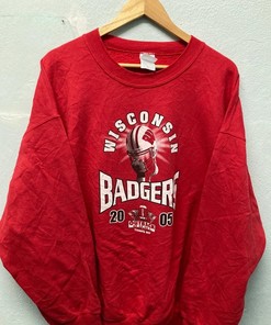 Wisconsin Badgers Sweatshirt, Shirt in a Vintage Style 90S